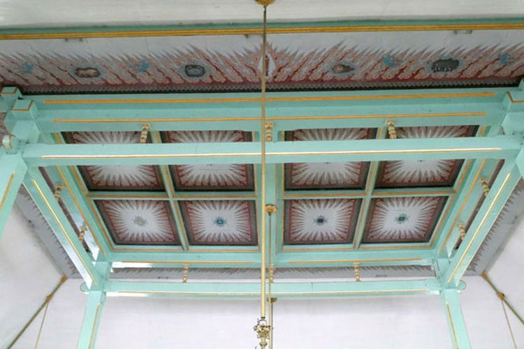Batik Kumudowati pada atap Pendopo Ageng Pura Mangkunegaran