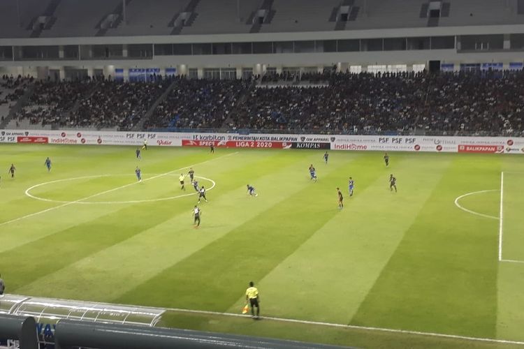 Suasana laga pembuka Liga 2 2020 yang mempertemukan Persiba Balikpapan vs Kalteng Putra di Stadion Batakan, Balikpapan, Sabtu 14 April 2020.