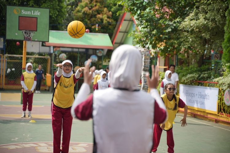 "Sun Life Volunteer Day" Berikan Edukasi dan Akses Olahraga untuk Generasi Sehat Indonesia
