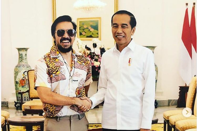 Vokalis Naif, David Bayu mengunggah foto bersama Presiden Joko Widodo (Jokowi). 