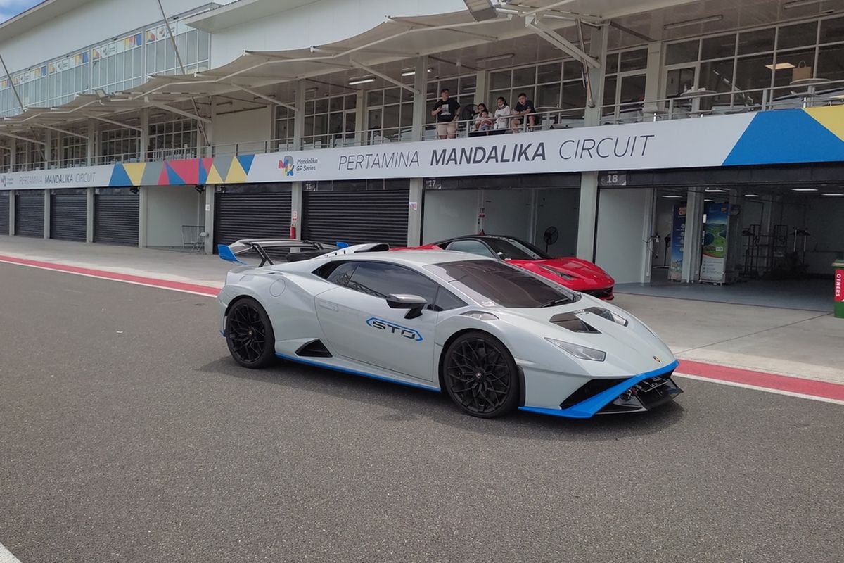 Suasana Track Private Day Super Car di Sirkuit Mandalika, Sabtu (8/4/2023)