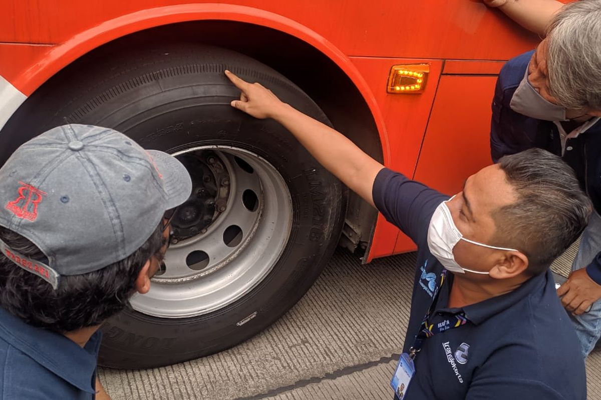 Dirut Transjakarta menegaskan armada Bus Transjakarta wajib lolos sejumlah cek kelaikan jalan, Rabu (9/6/2021)