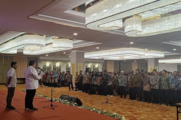 Pelantikan 61.684 anggota Kelompok Penyelenggara Pemungutan Suara (KPPS) oleh Komisi Pemilihan Umum (KPU) Jakarta Timur, Kamis (25/1/2024).