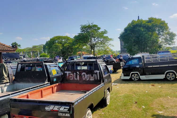 Deretan mobil pikap Mitsubishi L300