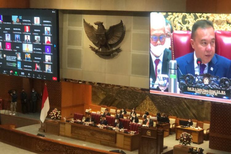 Deputy Speaker Sufmi Dasco Ahmad when chairing the plenary session in the parliament to approve Indonesia's new Criminal Code on Tuesday, December 6, 2022. 