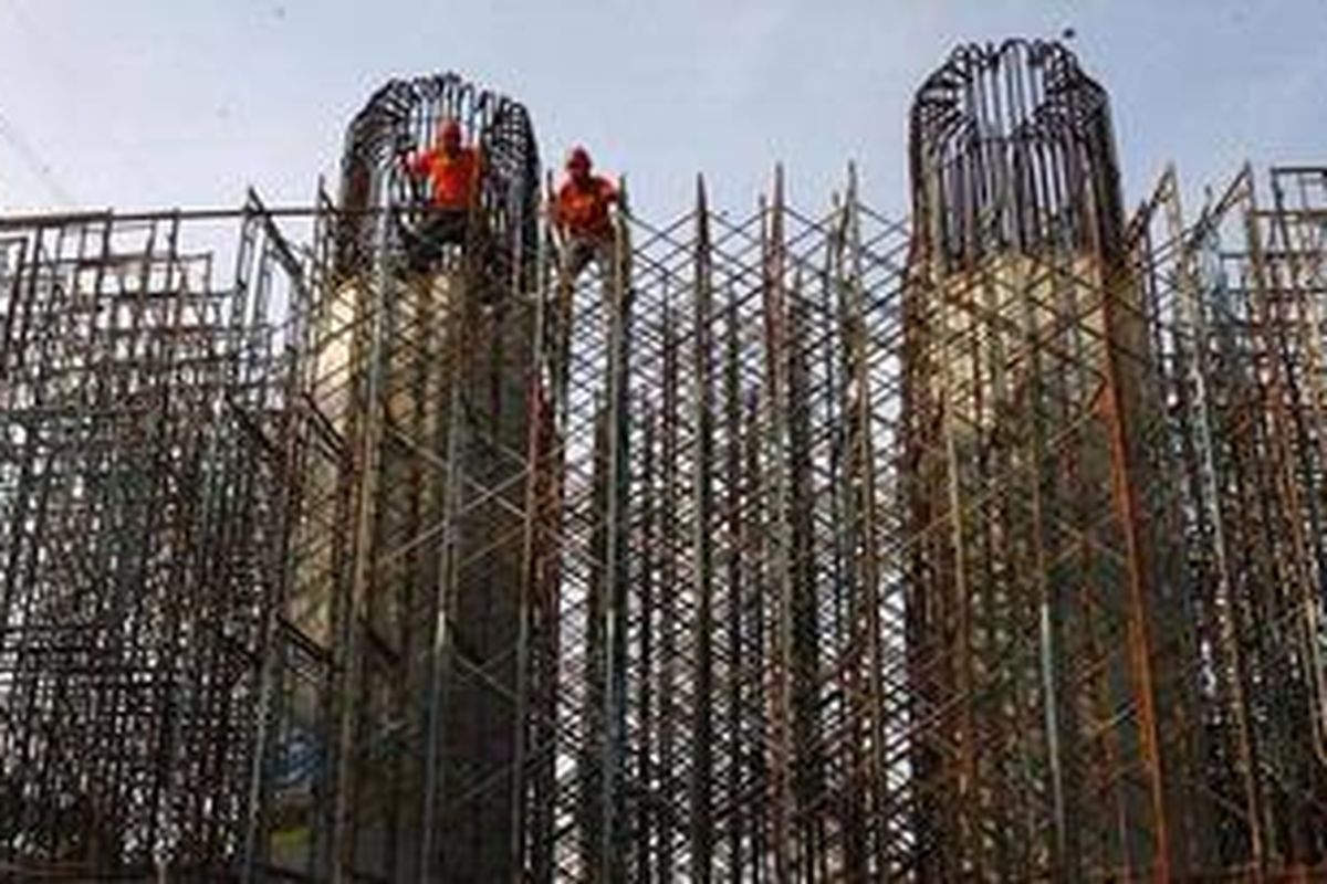 Dengan beroperasinya JORR W2 nanti, kemacetan jalan dalam kota Jakarta, khususnya tol dalam kota, diharapkan akan berkurang secara signifikan. 