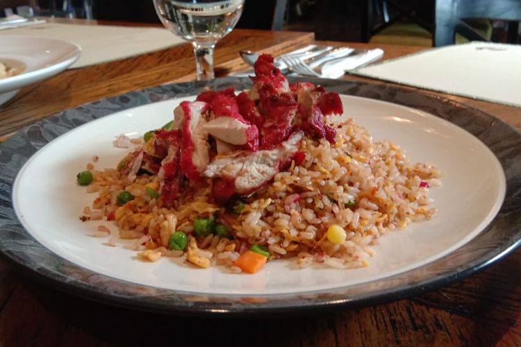 Nasi goreng yang chow dari Suasana Restoran. 