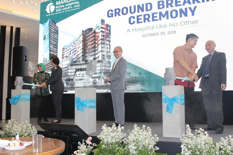 Peletakan batu pertama pembangunan RS Mandaya Royal Hospital di Jakarta, Sabtu (20/10/2018) dengan investasi sekira Rp 1,1 triliun. 