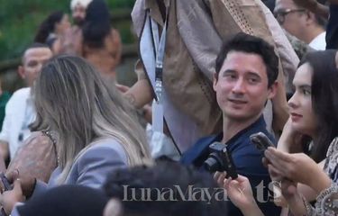 Nino Fernandez dan Steffi Zamora terlihat menghadiri pernikahan Luna Maya dan Maxime Bouttier berlangsung di Hotel Vomo Shambhala Estate, Bali, pada Rabu (7/5/2025) sore.