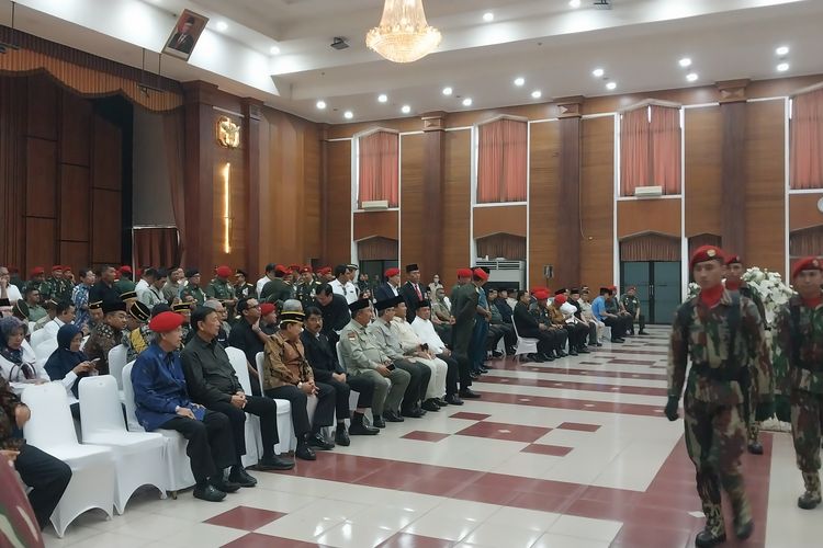 Menteri Pertahanan (Menhan) Prabowo Subianto tampak hadir dalam persemayaman Doni Monardo di Mako Kopassus, Cijantung, Jakarta Timur, Senin (4/12/2023)