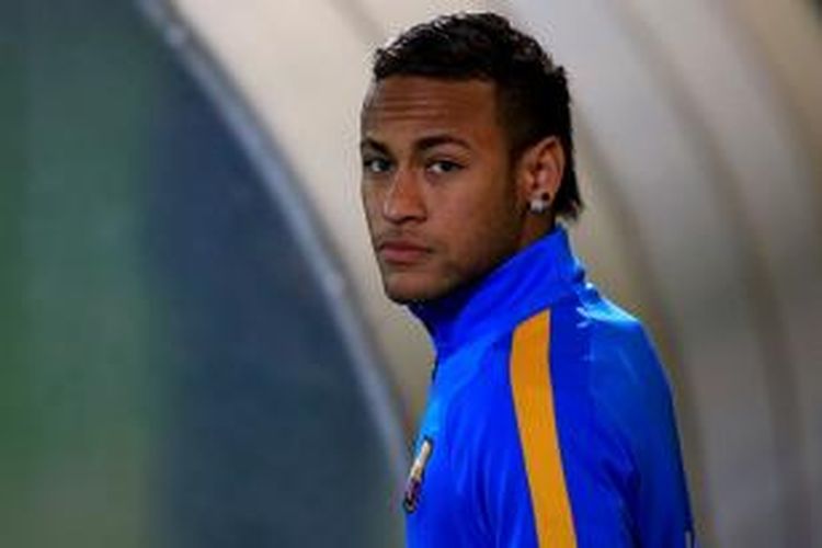 Neymar tengah bersiap melakoni pertandingan antara Espanyol dan Barcelona di Stadion Power8, Sabtu (2/1/2016).