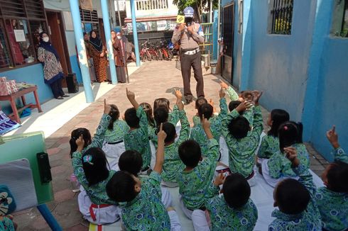 Murid TK di Cengkareng Belajar Tertib Lalu Lintas, Diajak Berkenalan dengan Rambu