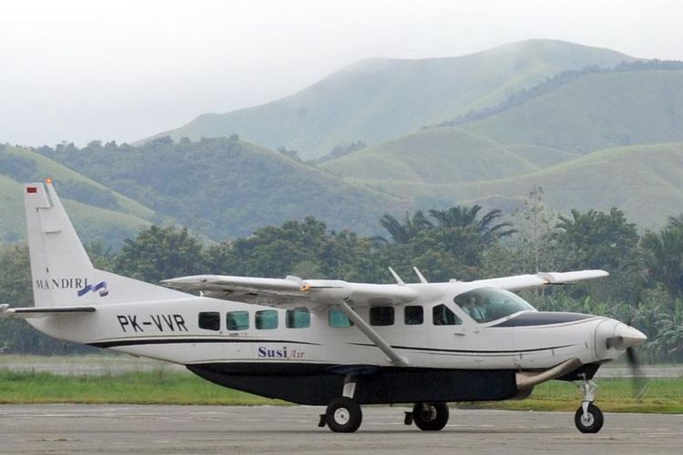 Pesawat Susi Air Pecah Ban Saat Mendarat di Manado, Landasan Pacu Ditutup Sementara
