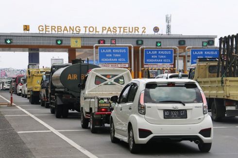Malam Tahun Baru, Polisi Lakukan Pengalihan Arus di Gerbang Tol Pasteur Bandung
