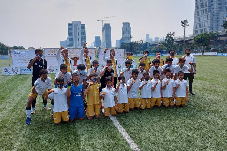 Asiana Soccer School merayakan hari jadi yang kedua di Lapangan Sepak Bola Aldiron, Jakarta, Sabtu (5/9/2020).