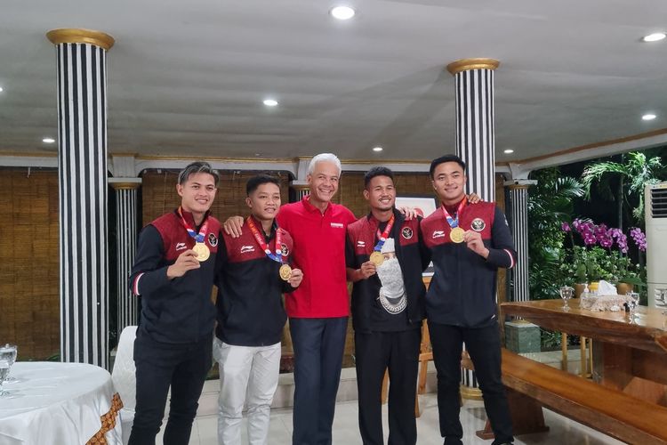 Pemain timnas asal Jateng datangi rumah Gubernur Jateng Ganjar Pranowo di Puri Gedeh, Senin (22/5/2023).