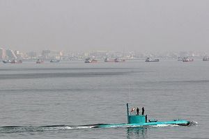 Negosiasi Buntu, Iran Kerahkan Kapal Selam Mini ke Selat Hormuz