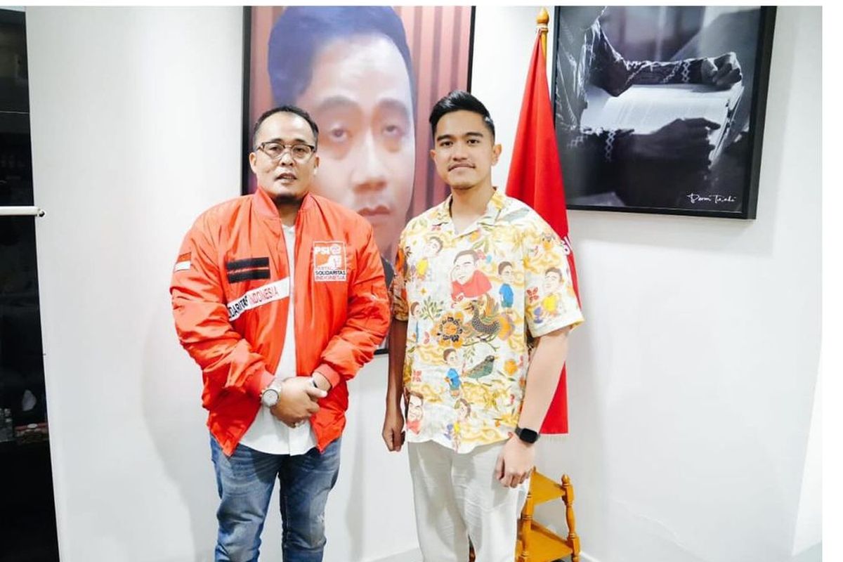 Wakil Wali Kota Medan Aulia Rachman berfoto bersama Ketua Umum PSI Kaesang Pangarep usai memutuskan bergabung dengan PSI, Kamis (25/7/2024).