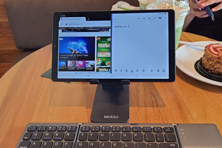 Galaxy Tab A7 Lite sudah mendukung split screen view untuk menunjang multitasking.