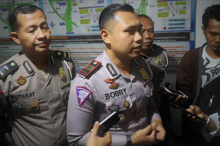 Kasat Lantas Polres Mojokerto, AKP Bobby Zulfikar, saat dikonfirmasi di Pos Polantas Kenanten Mojokerto, Senin (5/8/2019) petang.