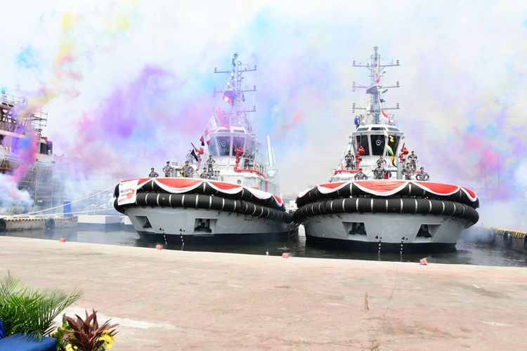 TNI Angkatan Laut (AL) menambah kekuatan dengan hadirnya dua kapal tunda atau tugboat buatan dalam negeri.  Dua kapal tunda produksi PT Noahtu Shipyard itu diberi nama TD Umsini dan TD Irau, diresmikan oleh Wakil Kepala Staf TNI AL (Wakasal) Laksamana Madya Ahmadi Heri Purwono di Tanjung Priok, Jakarta Utara, Senin (21/8/2023).