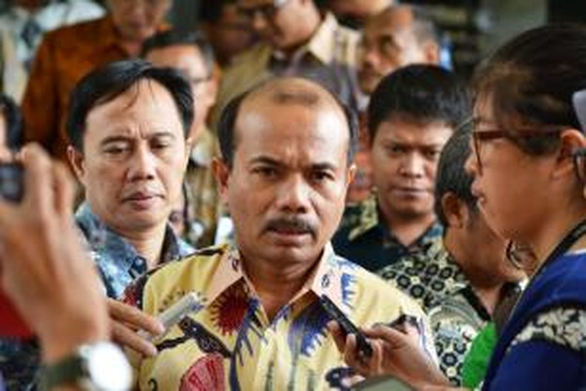 Menteri Menteri Perencanaan Pembangunan Nasional (PPN), Andrinof Chaniago, saat berkunjung ke Kantor Badan Informasi Geospasial (BIG), di Cibinong, Kabupaten Bogor, Rabu (12/11/2014). K97-14