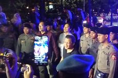 Rocky Gerung Keluar Mabes Polri dengan Teriakan 