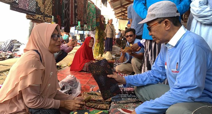 Pedagang di Pamekasan Minta Paslon Kharisma Angkat Nasib Perajin Batik