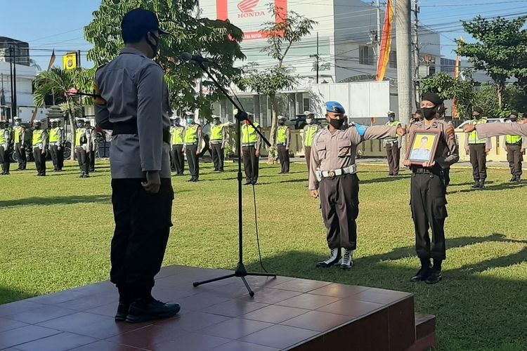 Upacara Pemberhentian Anggota Polisi di Halaman Mapolres Gunungkidul Kamis (23/7/2020)