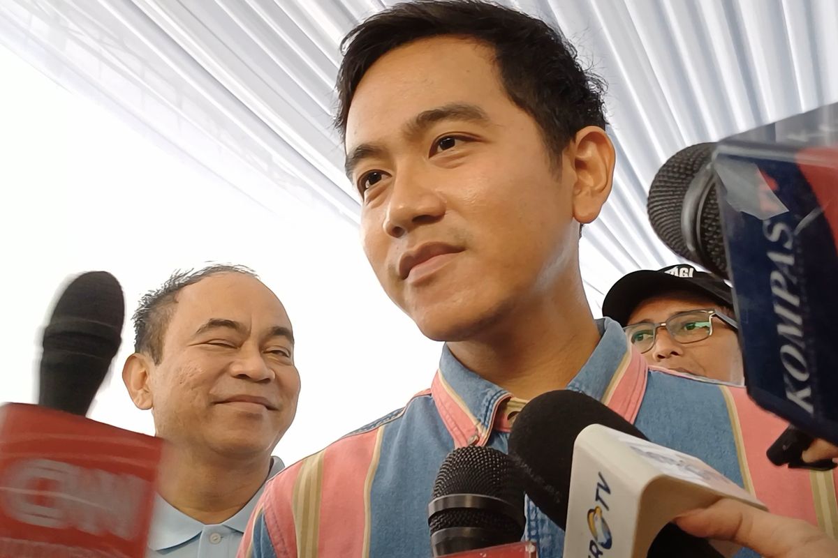 Calon wakil presiden (cawapres) nomor urut 2 Gibran Rakabuming Raka di Bandung, Jawa Barat, 9 Februari 2024