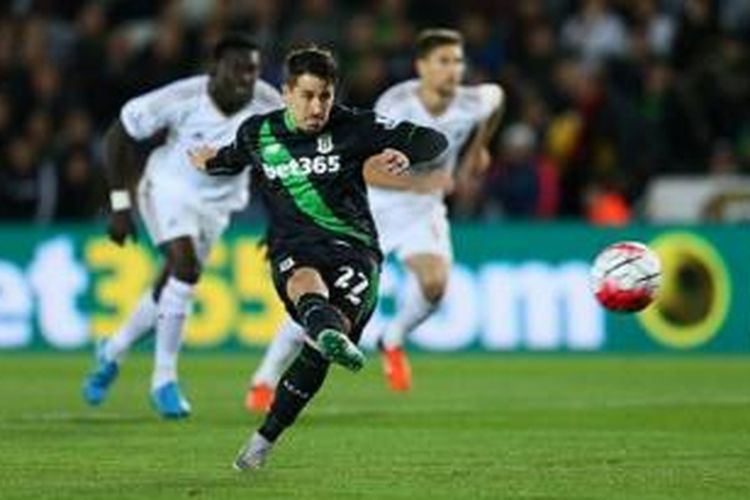 Bojan Krkic tentukan kemenangan Stoke City di kandang Swansea City, Senin (19/10/2015). 