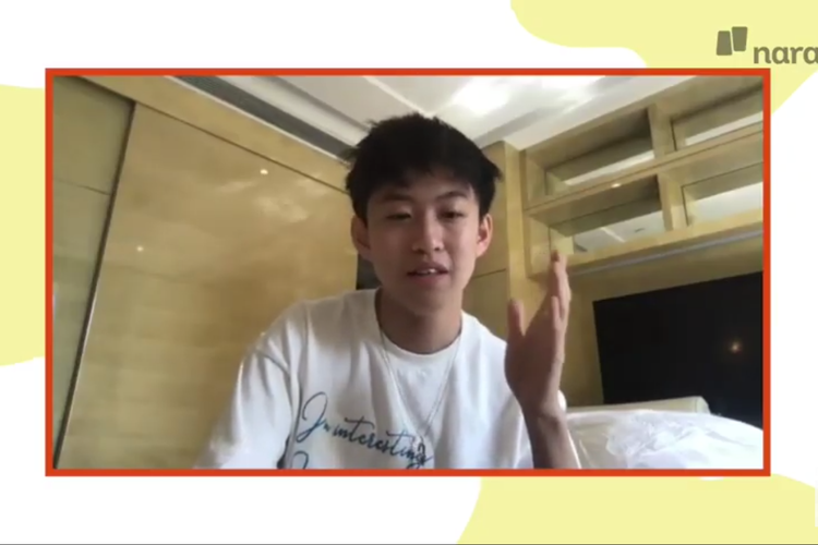 Rapper Rich Brian dalam acara virtual live Bertemu Indonesia di kanal YouTube Narasi, Minggu (16/8/2020).