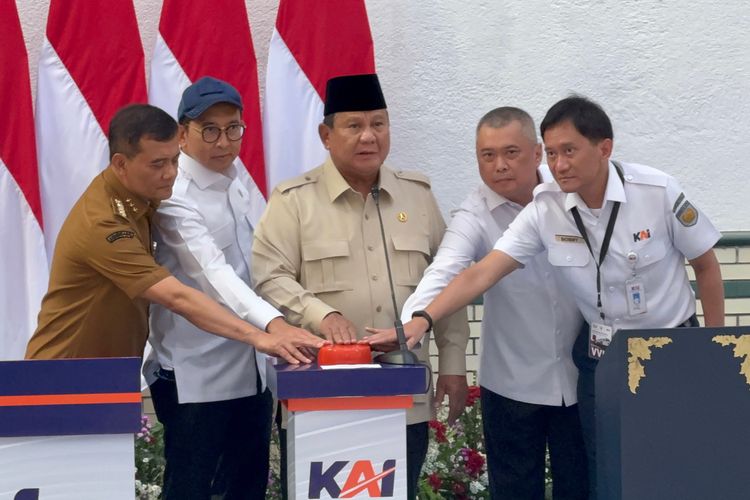 Prabowo Ingin Jalur Kereta Api Tersambung dari Lampung hingga Aceh