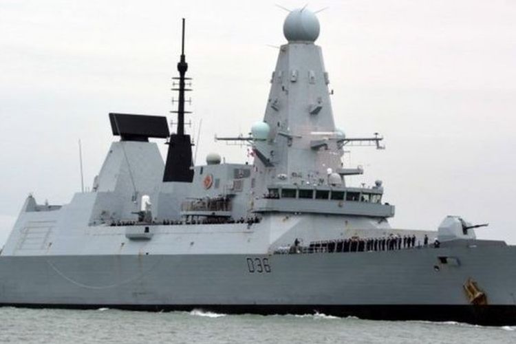 Kapal induk HMS Queen Elizabeth, Inggris.