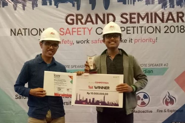 Mahasiswa jurusan Teknik Kimia Institut Teknologi Bandung (ITB) angkatan 2015, Irhas Santika Abdullah dan Dimas Prasetyo Adjie, berhasil meraih juara satu ajang National Safety Competition 2018