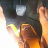 Bahaya Mengemudikan Mobil Tanpa Alas Kaki
