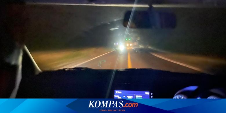 Cara Aman Menghadapi Silau Lampu Mobil Saat Berkendara Malam Hari