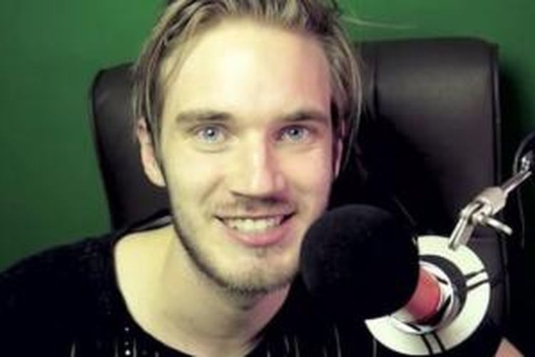 PewDiePie, gamer bernama asli Felix Kjellberg ini sukses meraih jutaan dollar