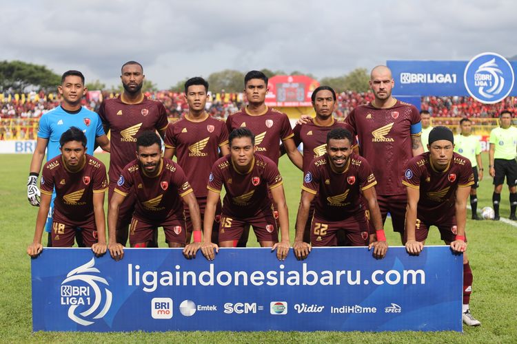 Pemain inti PSM Makassar saat menghadapi Persik Kediri saat pertandingan pekan ke-25 Liga 1 2022-2023 yang berakhir dengan skor 2-1 di Stadion Gelora BJ Habibie Pare-pare, Minggu (19/2/2023) sore. Terkini, PSM menang 1-0 atas Persikabo. Duel Persikabo vs PSM digelar di Stadion Pakansari, Kamis (9/3/2023) sore WIB. 