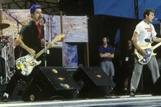 Kisruh Woodstock '94, Aksi Panggung Green Day Dilempari Lumpur
