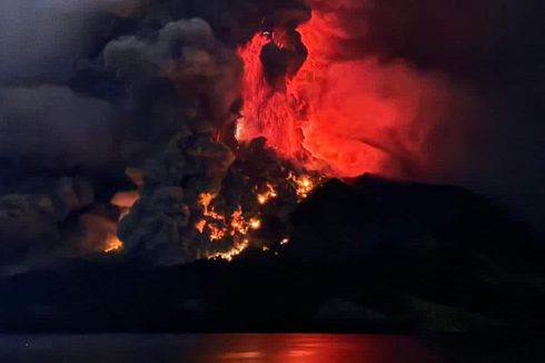 Erupsi Gunung Ruang Meningkat, SAR Evakuasi 497 Jiwa ke Tempat Aman