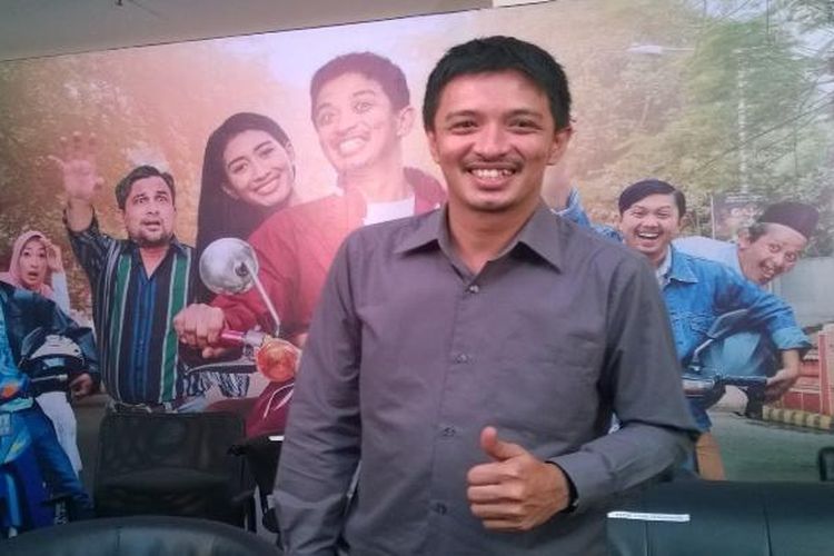 Eza Yayang diabadikan usai jumpa pers sinetron Tukang Ojek Pengkolan di kawasan Kebon Jeruk, Jakarta Barat, Jumat (17/4/2015).