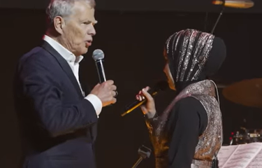 David Foster dan Putri Ariani
