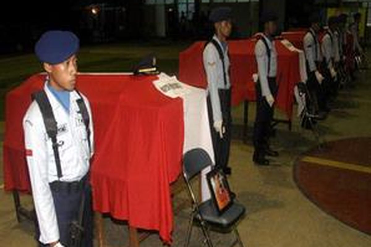 Empat Korban Tewas Helikopter jenis Puma SA-330 milik TNI Angkatan Udara disemayamkan di Lanud Atang Sandjaja, Kabupaten Bogor, Jawa Barat  