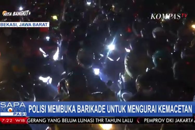 Tangkapan layar Kompas TV, Pos penyekatan pemudik di Jalan Urip Sumoharjo, Kedungwaringin, Bekasi, sempat dibuka sementara pada Senin (10/5/2021) dini hari.