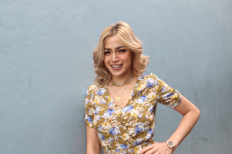 Pembawa acara yang juga artis peran Jessica Iskandar saat diabadikan di Gedung Trans TV, Tendean, Jakarta Selatan, Senin (27/8/2018).