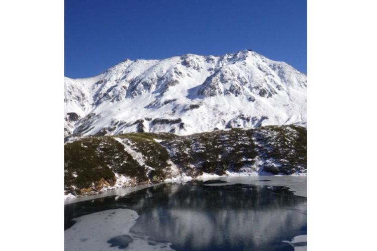 Pemandangan Tateyama dari Mikurigaike Pond 