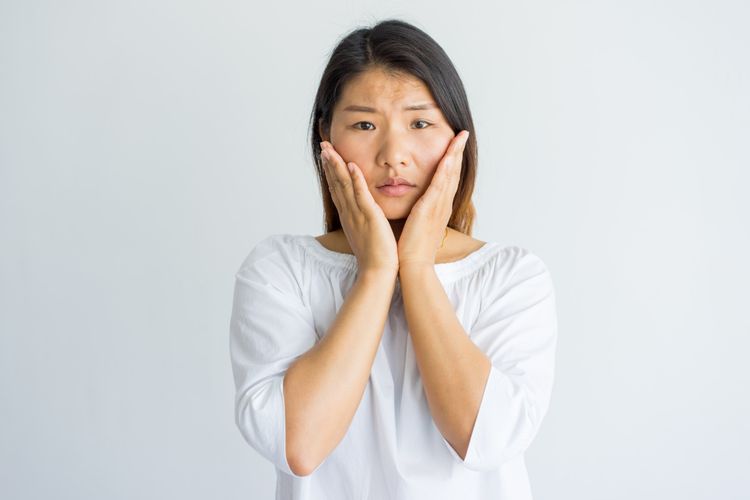 Kulit kusam dan kasar bisa jadi tanda kulit lelah. Simak penjelasan dokter tentang penyebab dan cara mengatasi kulit lelah.