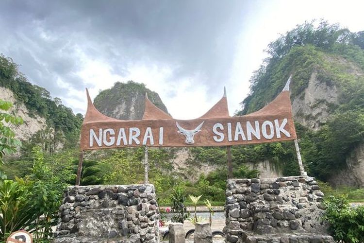 Nekat Panjat Tebing Ngarai Sianok Lalu Kelelahan, Turis Jerman Dievakuasi