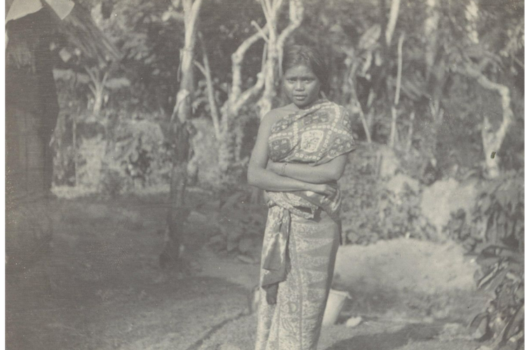 Foto wanita di Lombok yang diambil tahun 1920